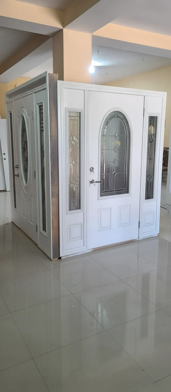 Porte Blanche à Vitraux Latéraux