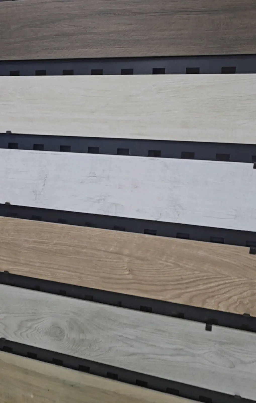 Carreaux Aspect Bois en Exposition