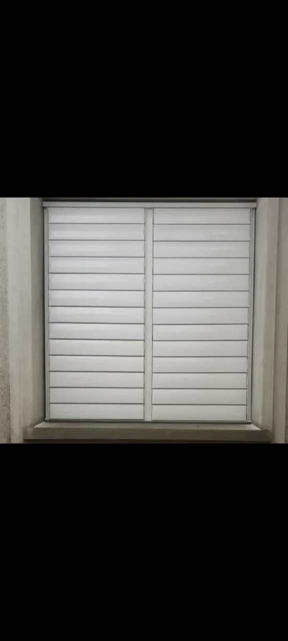 Fenêtre à Jalousies en Aluminium