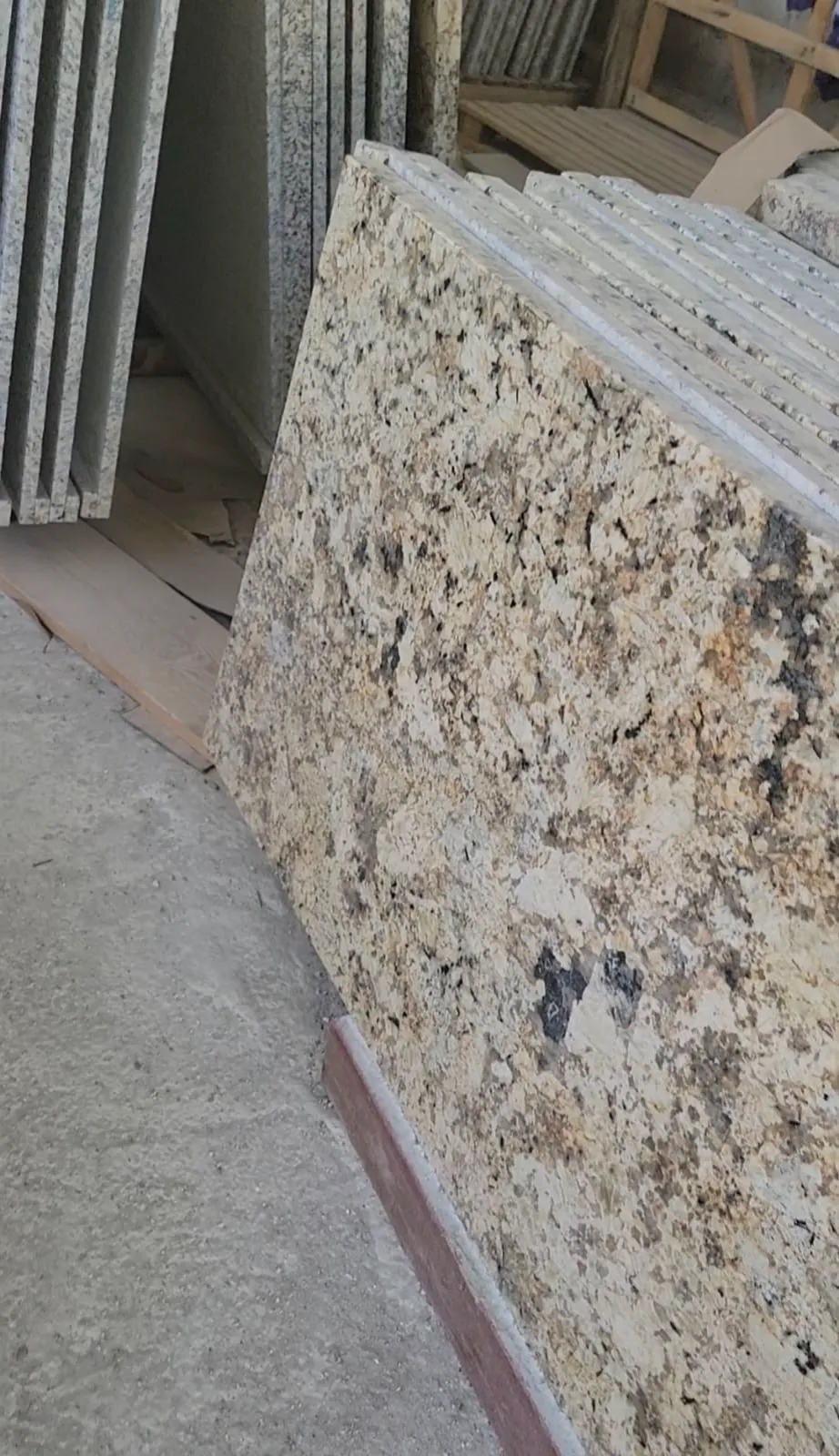 Granite Beige Moucheté d'Or